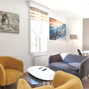 Joli Rénové Avec Terrasse , Brides-les-Bains France